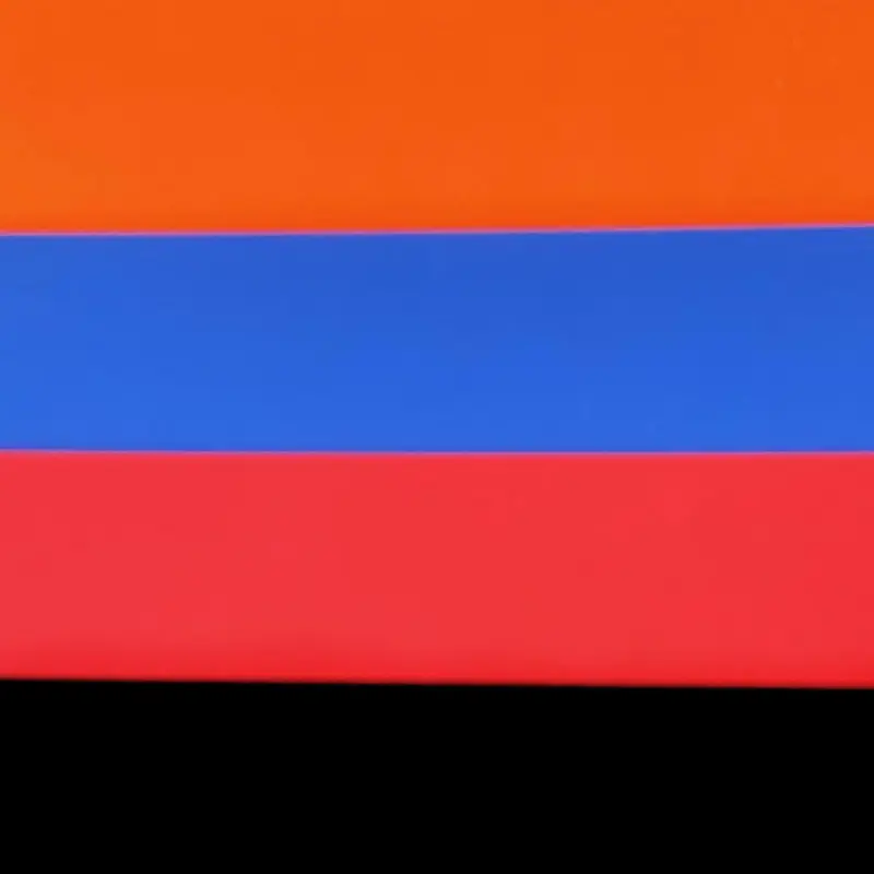 Oranžový, modrý a červený papír